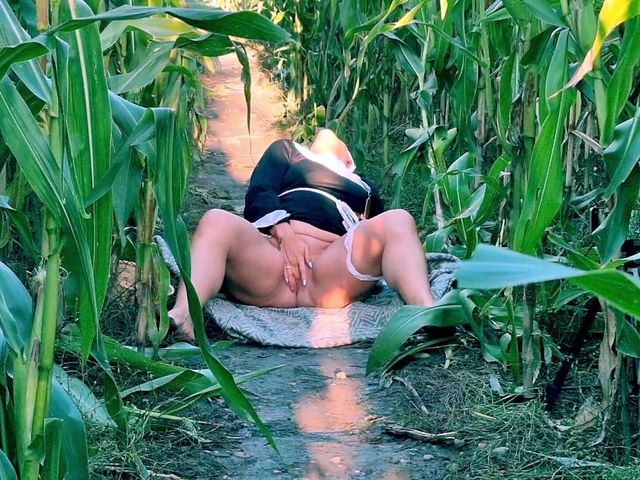 Nun Kylie's Fun in the Corn (The adventures of Kylie Britain)