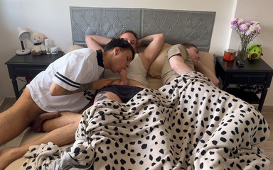 Arg Boys: Üvey Erkek Kardeşin Fark Etmesin Diye Ses Çıkarma! - Büyük Yaraklı Üçlü Seks...