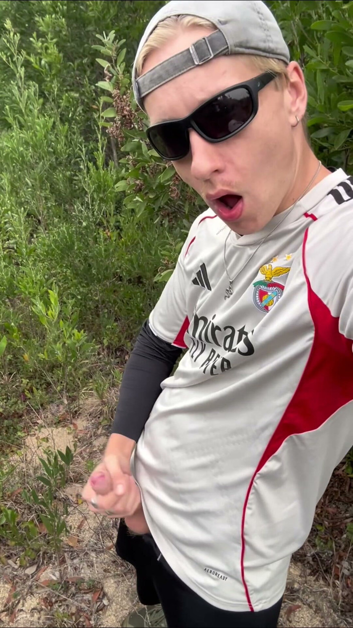 Axton Drake: Bro Hides on the Trail to Jerk off