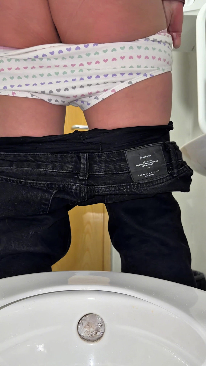 Emma Voyeur: POV Hairy Dirty Pussy Pee Compilation