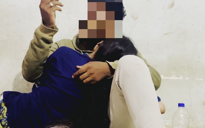 NikiRathod: 服を脱ぎ、キス、おっぱいを押し付け、彼女はそれを愛しています-2日目パート1