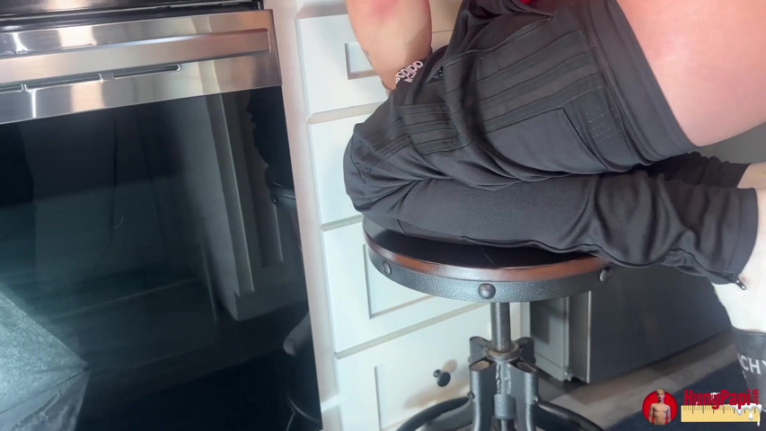 Hung Papi Viral Video Fucking While Cooking Pasta Bareback (Hung Papi)