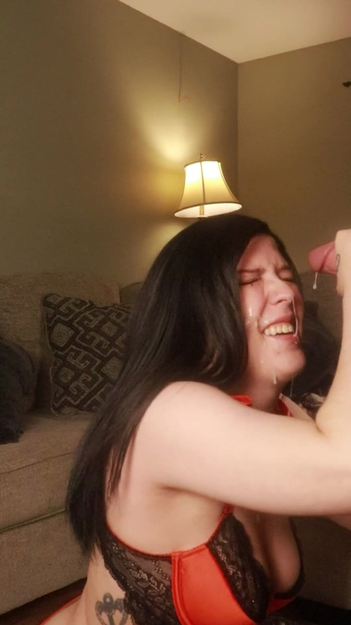 JackAndSarahVideos: Sarah lagi asik nyepong kontol dan dicrot di muka