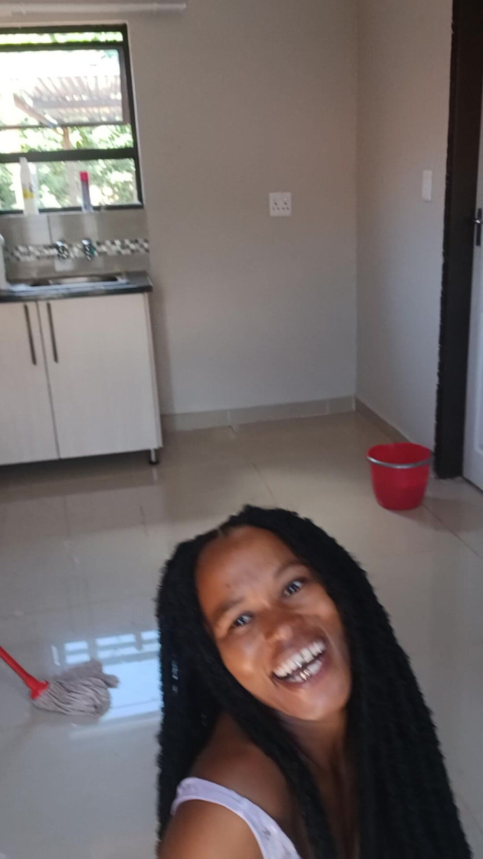 MphowaLepona: Poruszając moją bidy jak gad