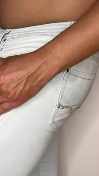 Tenere un grosso cazzo nel bagno dell'aeroporto che era scioccante tutti