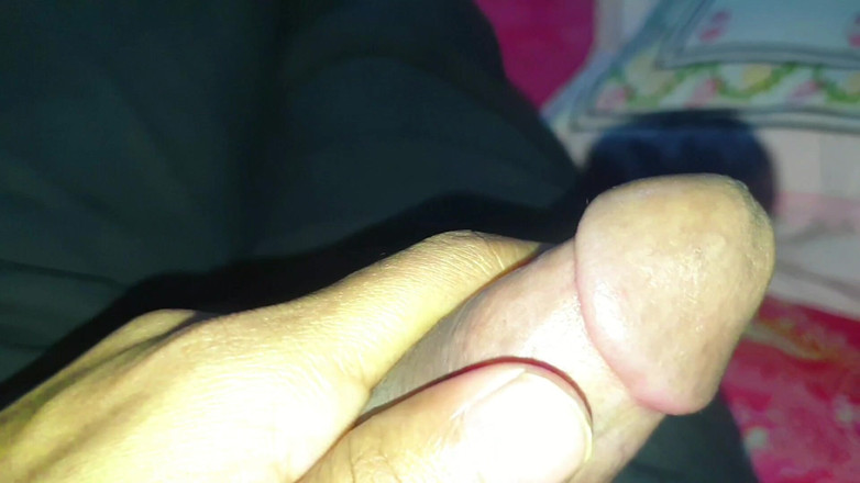 Xujjal: Deshi mladý chlapec si masíruje jeho velmi malý penis. Masturbujte...