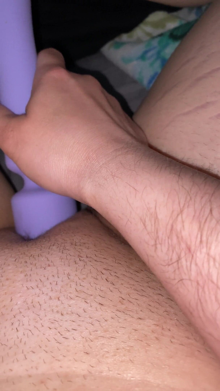 Abby Kiss: Assista-me ter um orgasmo duro experimentando meu novo brinquedo