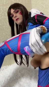 Dva จาก Overwatch ร่วมตัวช่วยตัวเองรูตูด