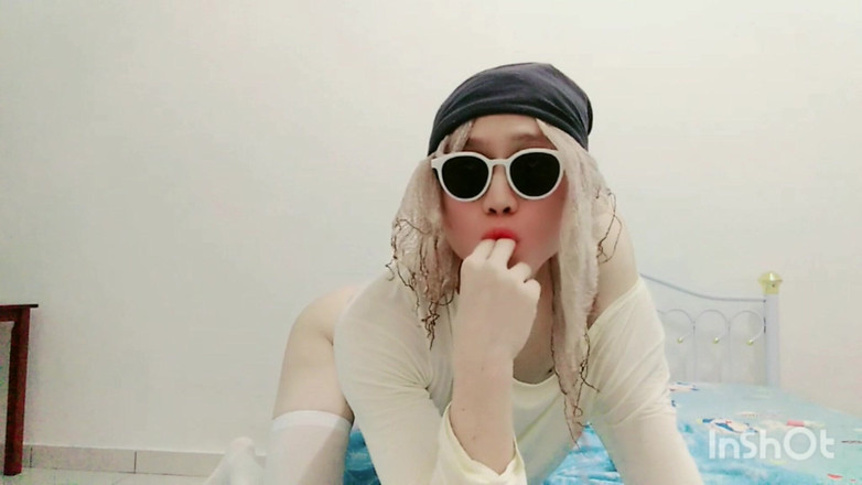 KamenKnight: Un gustoso culo asiatico travestito