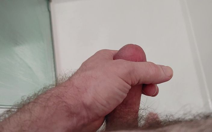 Nerdy Seducer: Rubbing One Out in a Shower Hotel