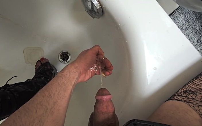 Kinky femboy 25: Very Smelly Feet and Piss