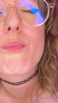 Współlokatorka oferuje mi swój tyłek podczas imprezy, żeby mnie poznać – francuskie analne porno