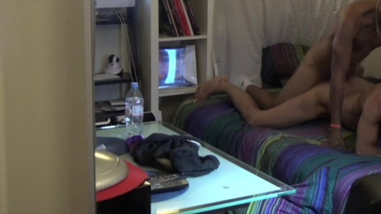 Bareback domination in fetish backroom: Băiat tânăr de un algerien TBM