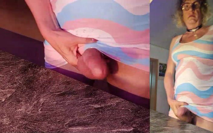TSLillySophie: Tgirl Anna mostrando seus peitões e girlsdick e porra