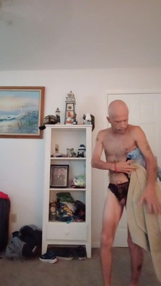 Let's watch: Lotion up and playing - solo