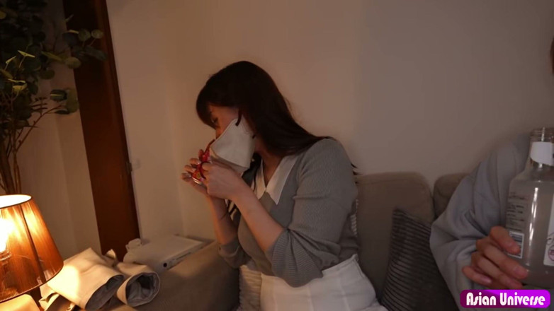 Asian cutie: H-cup lekker wijf vrouw. Sorry voor manlief. Een stomende 3p thuis...