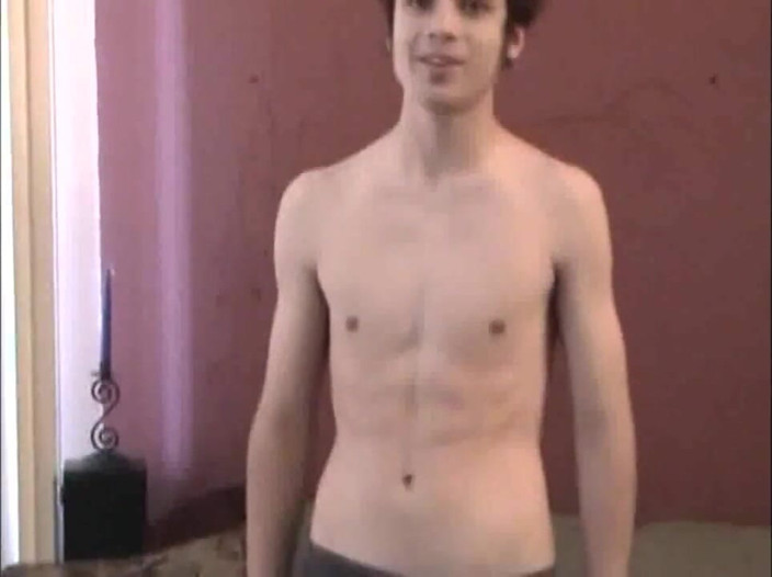 GAY VINTAGE PORN: Un alt băiețel folosit de un tip sexy