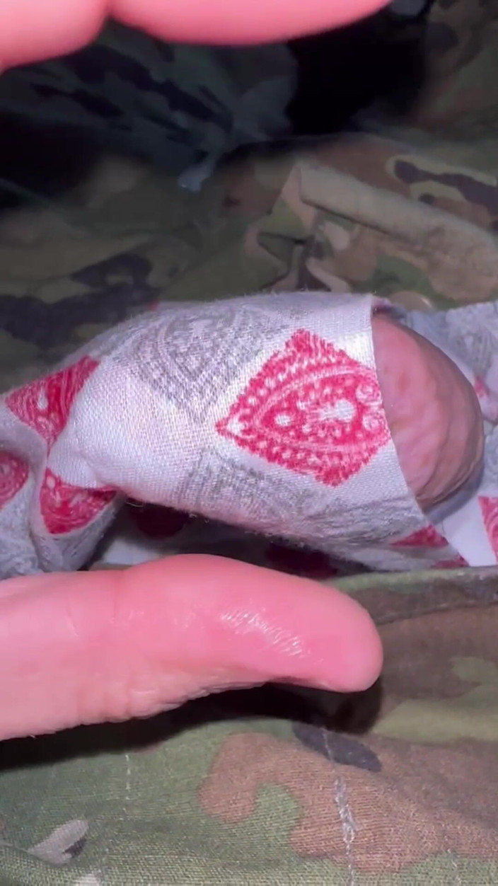 Gay Soldier Stuff: Especialista del ejército se masturba en boxeadores tomados de su...