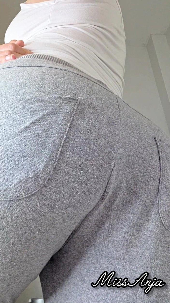 MissAnja_FH: グレーのスウェットパンツで汗ばんだ大きなおなら