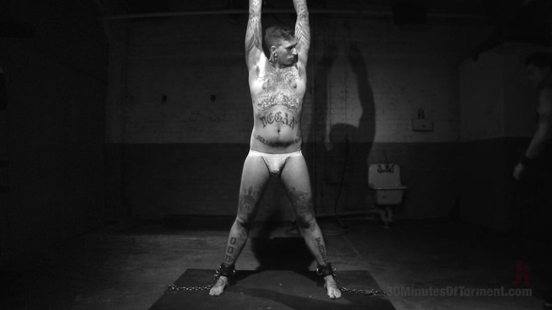 30 Minutes of Torment: Pro Dom Ruckus tar 30 pund flogger