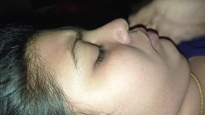 Desivideo: Cuando el hermanastro no está en casa, va a la...
