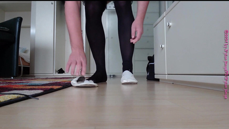 Carmen_Nylonjunge: 4 - Styling-spaß in der wohnung im urlaub 2019 * fußfetisch *