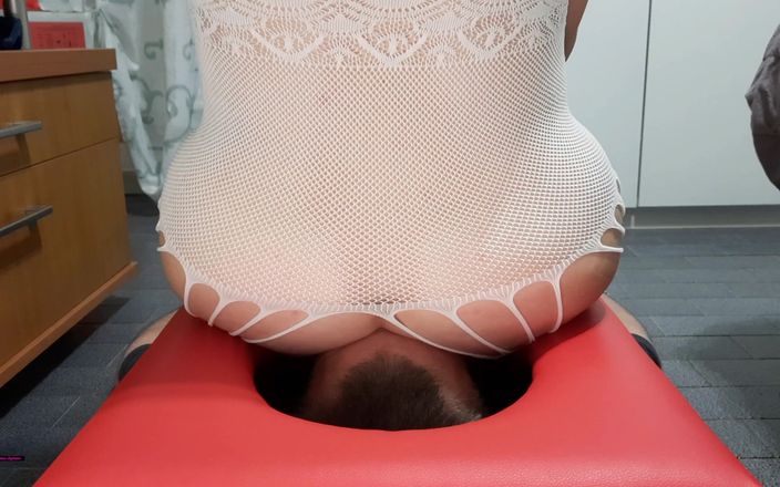 goddess82: 난 네가 내 후장을 찔리는 동안 널 무시하는 걸 좋아해!