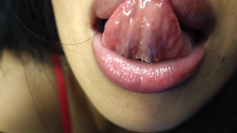 Asmr_mouth: Guarda cosa mi fa fare questo mic