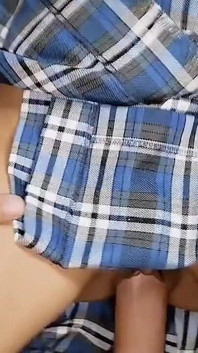 Nie chce iść do szkoły, a ja muszę ją przelecieć, aby ją uszczęśliwić