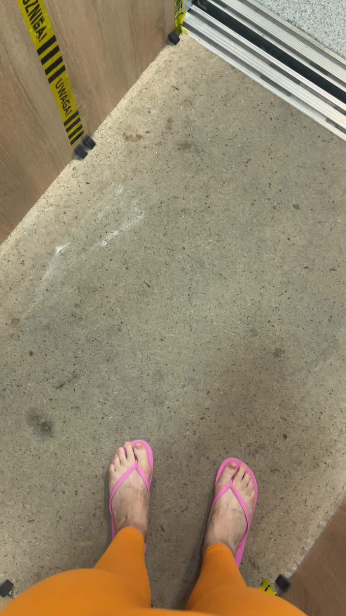 Feet: Mi Piace Camminare Con Le Infradito Rosa