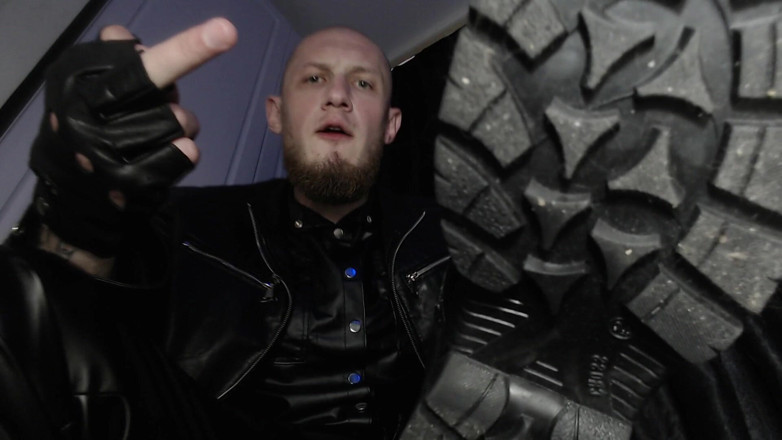 Hunky time: All-Leather Alpha -mendominasi dan menghinakan dengan Ludah dan Kasut