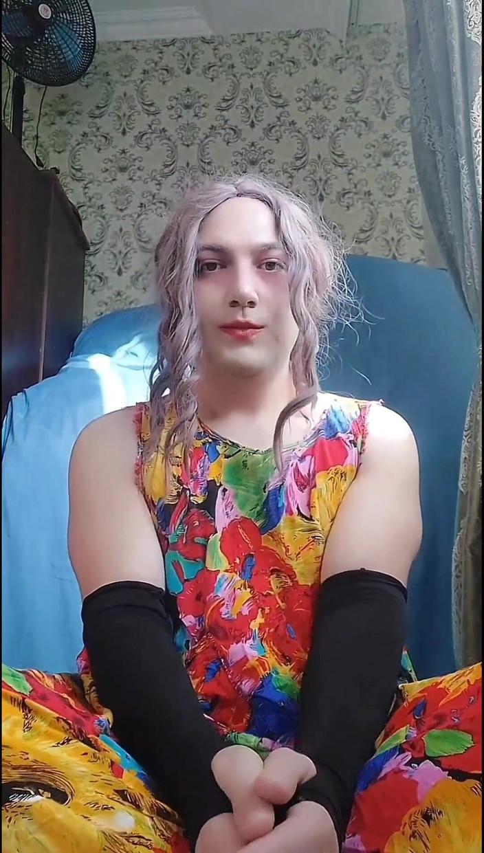 Kitty_Cross: Twerking 白屁股变装者娘娘腔业余同性恋