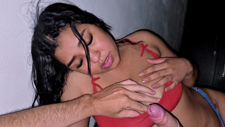 Pikaa6: 我另一个男朋友的鸡巴最大，但我还是整根吃你的。