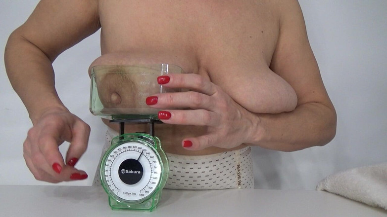 AnnaBUST: Gros Seins Russes Sur De Petites Écailles Chinoises
