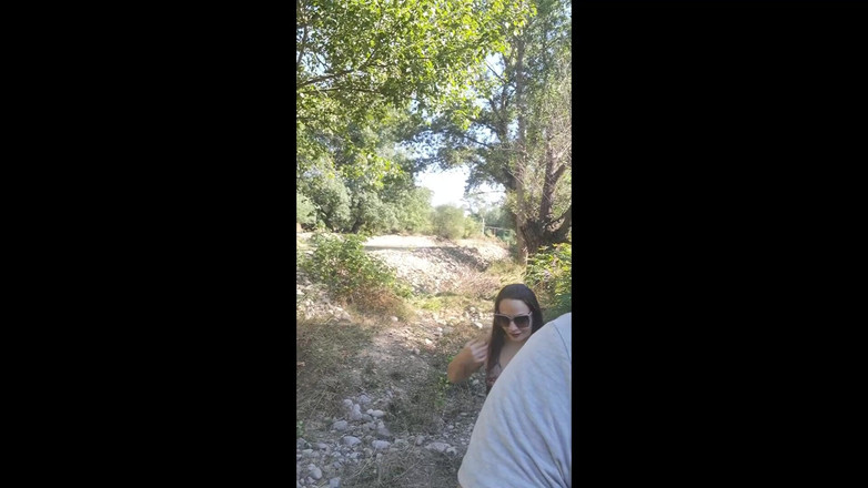 Abby Dickinson: Sála jsem velkého čůráka v lese a byla pokryta mrdkou. POV...