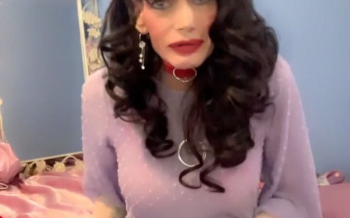 Lisa Luvly: Vanessa Hawks