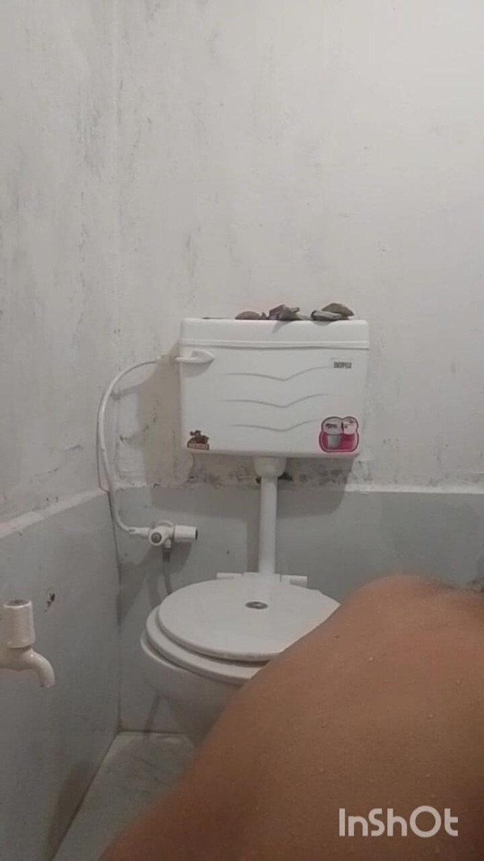 Sexgarl84: Moje žena se koupe ve Wattroomu.