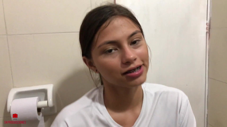 Stefanysex: Adik tiriku yang super sange mergokin aku lagi masturbasi di...