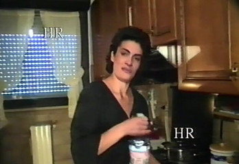 Italian swingers LTG: Italské klasické video s červeným světlem z VHS tape s ženami v...