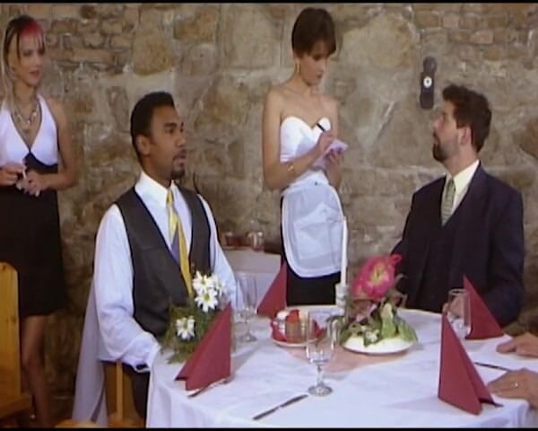 Deutsche XXX Filme: Puszczalska niemieckie suki o gorącej orgii analnej z kilkoma dużymi...