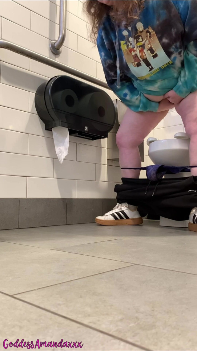 Fat Pussy Peeing in Public Toilets (Goddess Amandaxxx) Fat Pussy Peeing in Public Toilets (Goddess Amandaxxx)