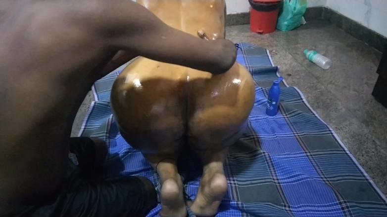 Benita sweety: Masaje con aceite para mujeres y tetas de coño