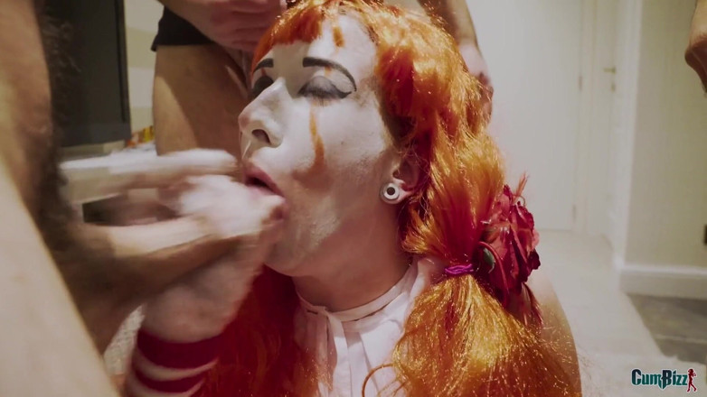 Cumbizz: Nederlandse Halloween-tiener slikt elke lading sperma