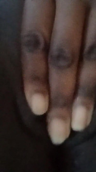 Gadis sange kulit hitam lagi asik mainin memeknya