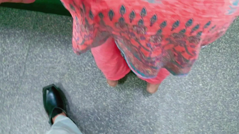 Faryal: Romantiek in de trein-ontmoeting met willekeurig prachtig meisje in de...