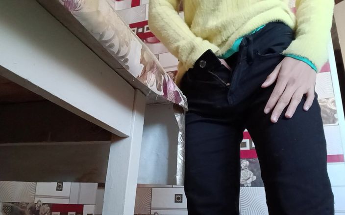 Lesbian-illusion: Nevlastní sestra masturbuje sólo s několika orgasmy - Lesbian_illusion
