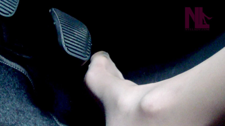 Nyllady: Sensual Driving in Nude Toe-reinforced Pantyhose
