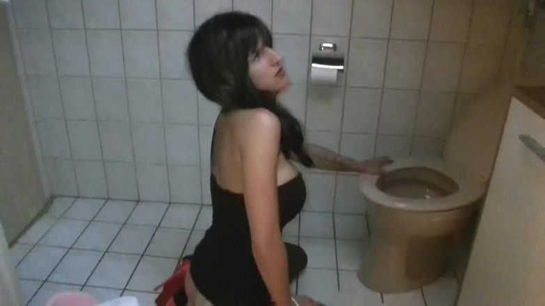 Melanie-Fox Private Videos: MysexyMel horny after a party, got fucked and filled with...