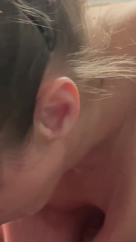 Stiefmutter sperrte mich in mein zimmer und lutschte meinen fick, bis ich mein sperma in ihre kehle geblasen habe!