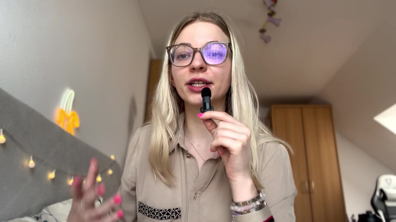 Goddess_Bella_Rae: Erkekleri azdırıyor muyum? Femdom